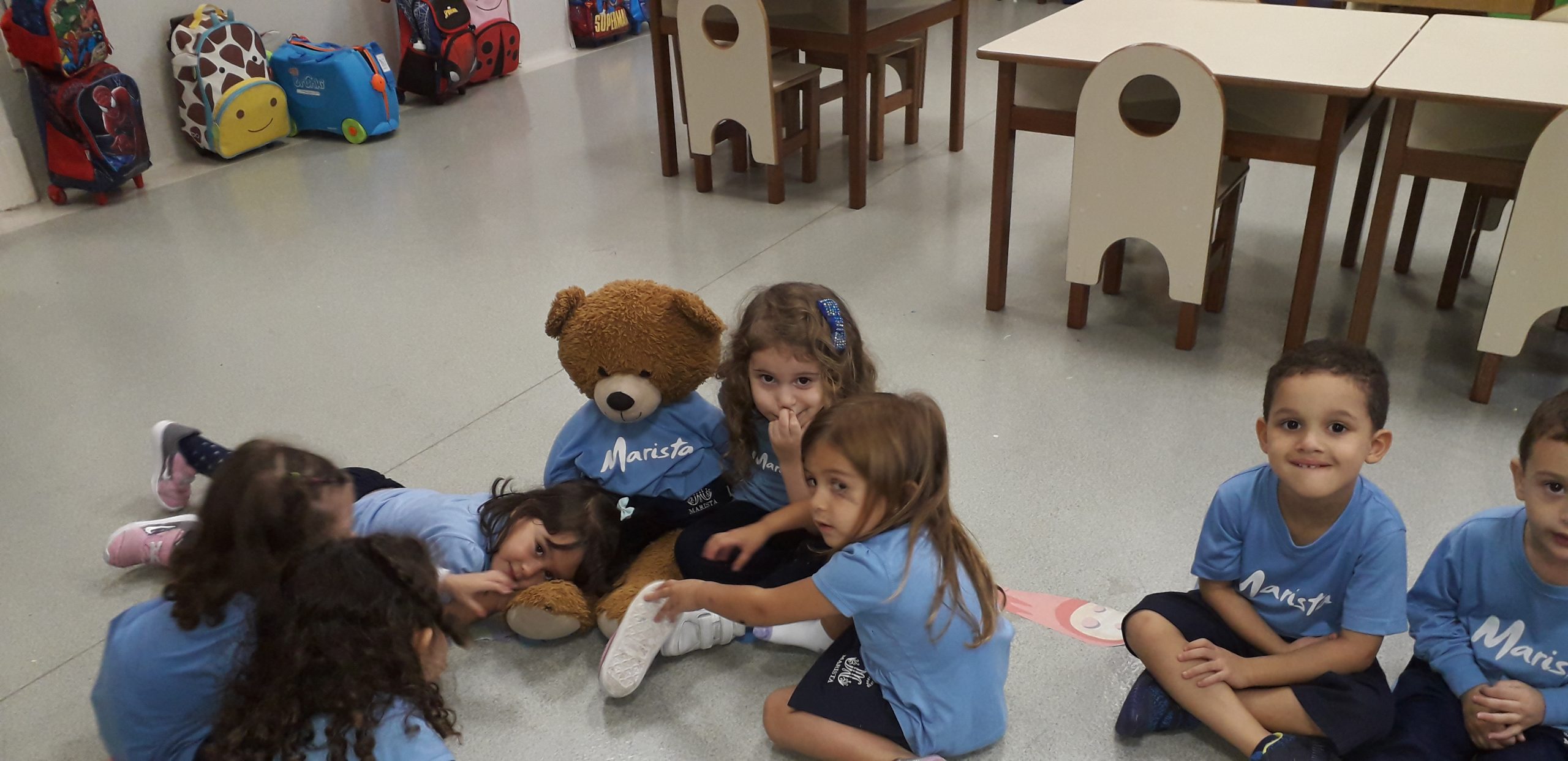 Alunos de escola municipal se empolgam com visita das mascotes do