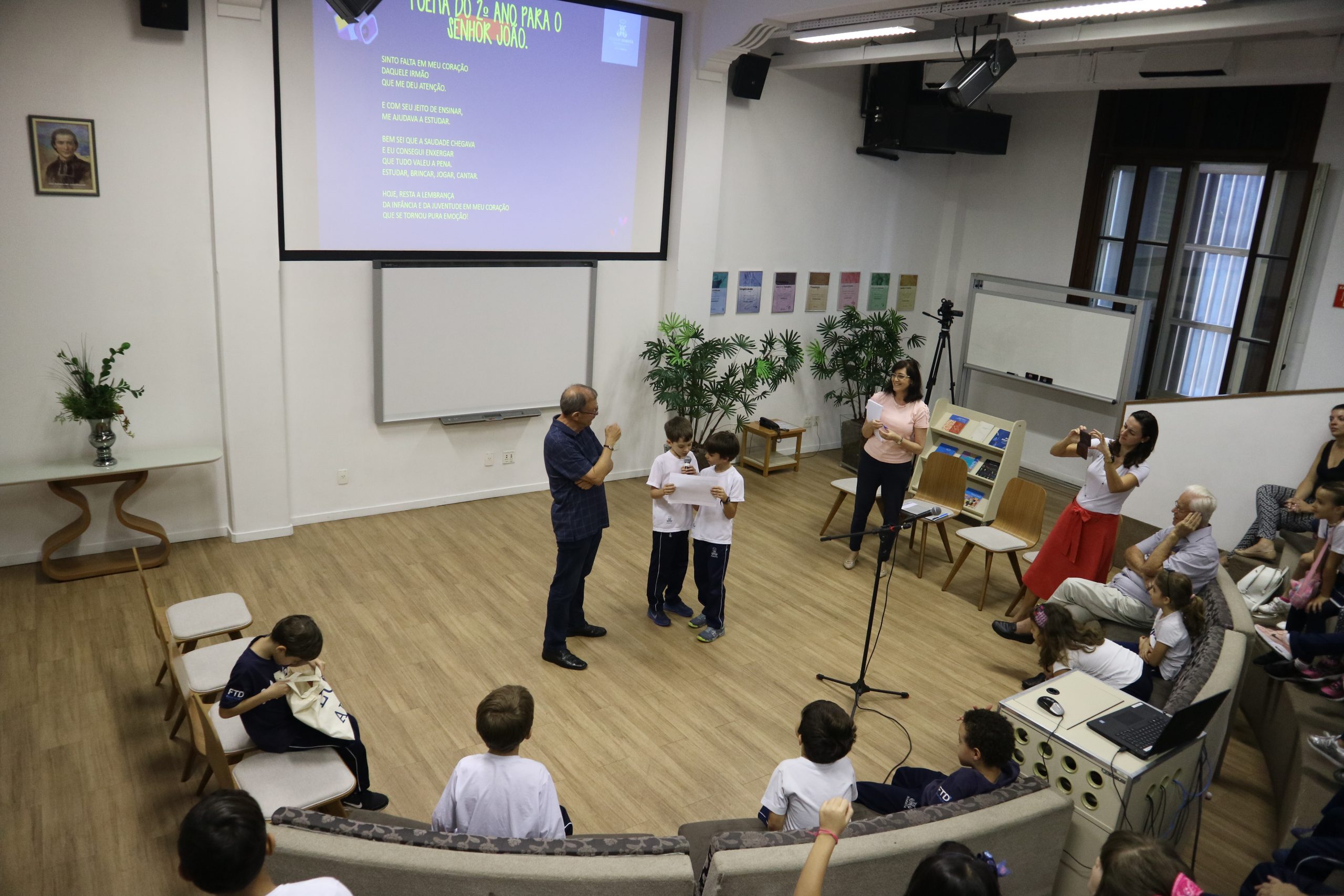 Professor ensina música utilizando sons de jogos famosos - Colégio Marista  Arquidiocesano