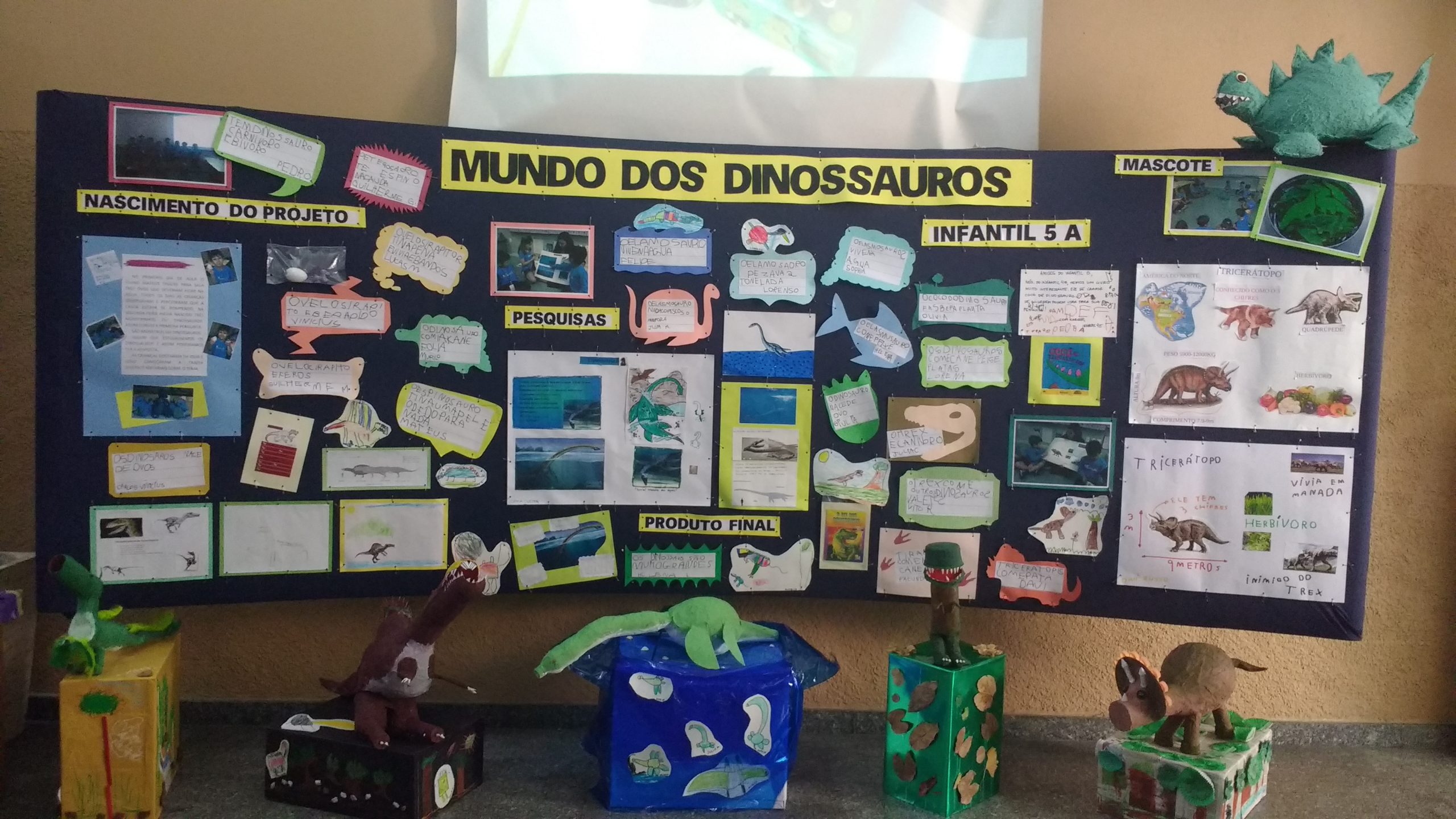 Dinossauros invadiram o Infantil 5 A