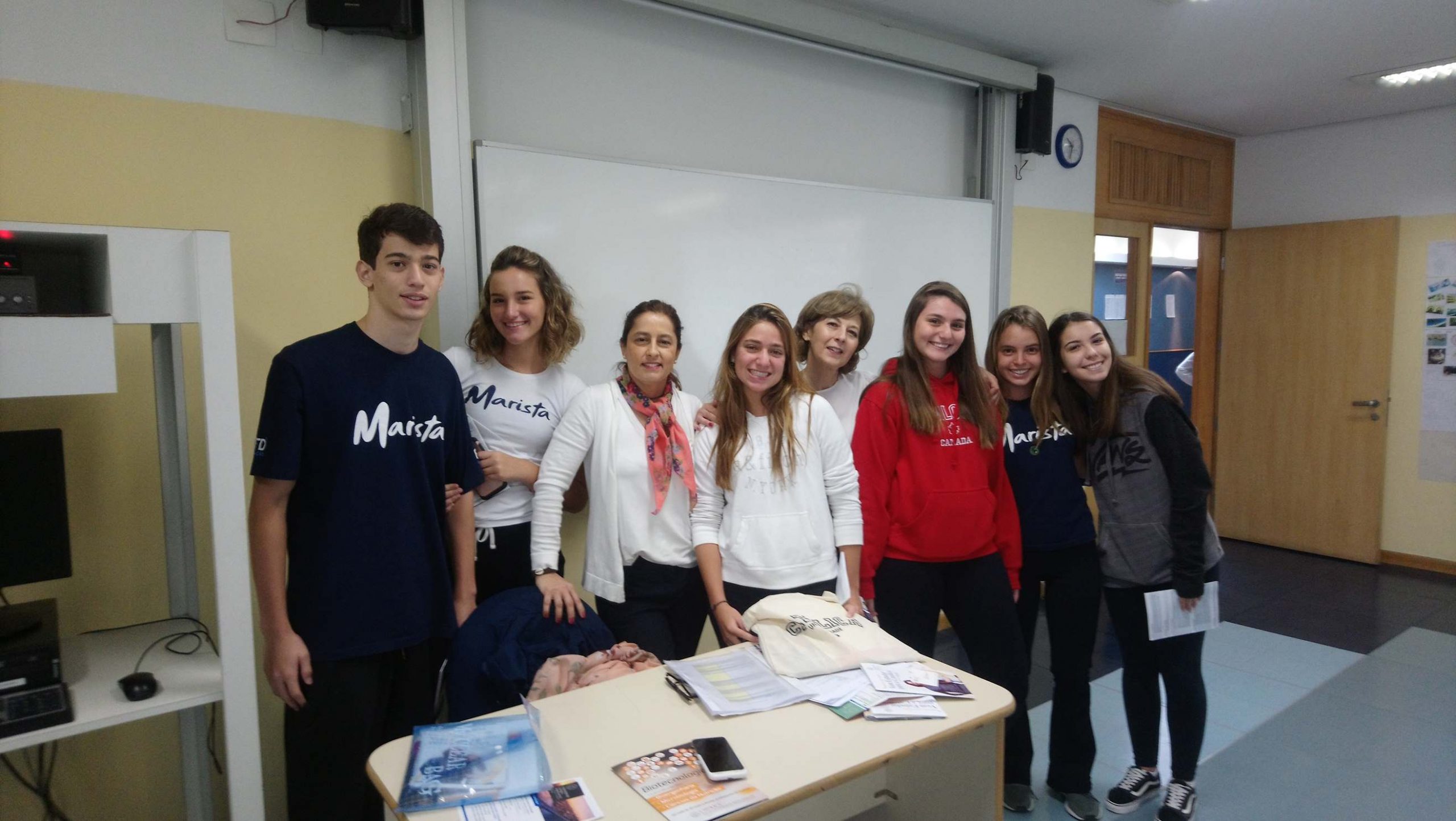 Alunos do Ensino Médio recebem visita de representantes da Universidade Católica de Portugal